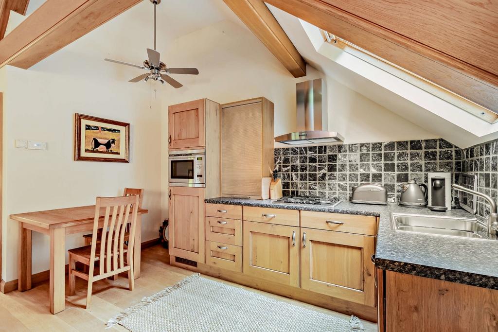 8573230-interior7...