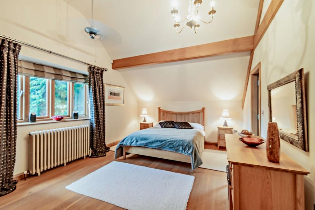 8573230-interior7...