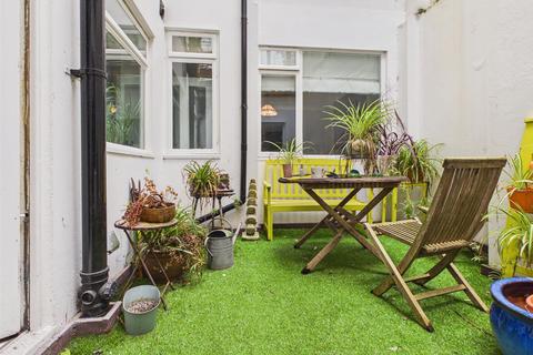 3 bedroom flat for sale, Brunswick Terrace, Hove