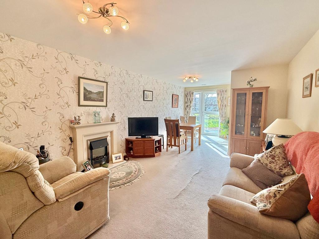 Lounge/dining room