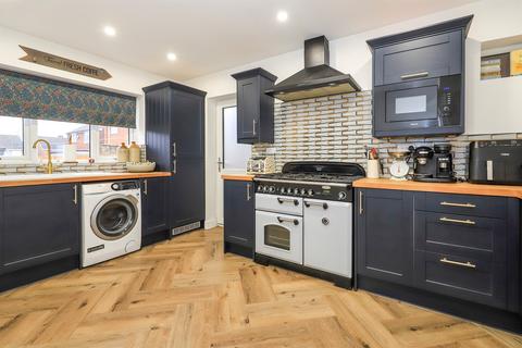3 bedroom detached house for sale, Tenbury Gardens, Penn, Wolverhampton