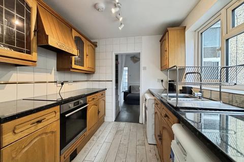 2 bedroom terraced house for sale, Kingsland Road, London E13