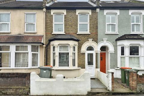 2 bedroom terraced house for sale, Kingsland Road, London E13