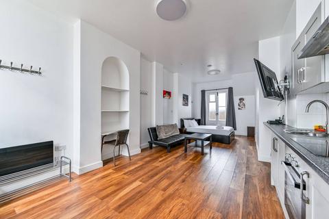 1 bedroom flat to rent, Aubert Park, Highbury, London, N5
