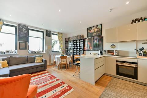 undefined, London Road, Isleworth, TW7