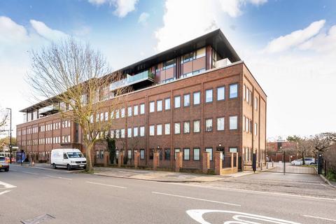 1 bedroom flat for sale, London Road, Isleworth, TW7