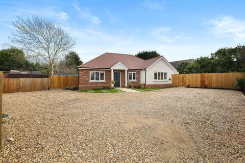 3 bedroom detached bungalow for sale, Coggeshall Road , Braintree, CM7