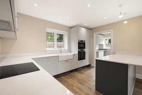 3 bedroom detached bungalow for sale, Coggeshall Road , Braintree, CM7
