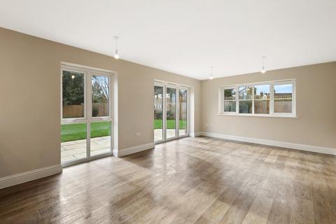 3 bedroom detached bungalow for sale, Coggeshall Road , Braintree, CM7