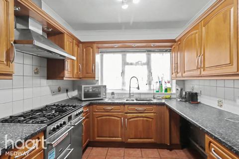3 bedroom semi-detached house to rent, Horsted Avenue, CHATHAM