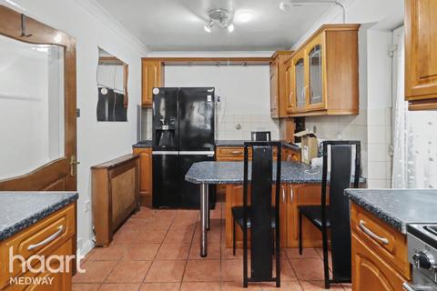 3 bedroom semi-detached house to rent, Horsted Avenue, CHATHAM
