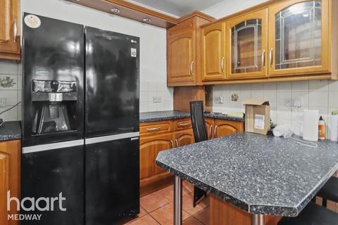3 bedroom semi-detached house to rent, Horsted Avenue, CHATHAM