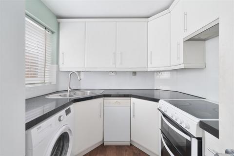 3 bedroom detached house for sale, Whitegate Way, Tadworth