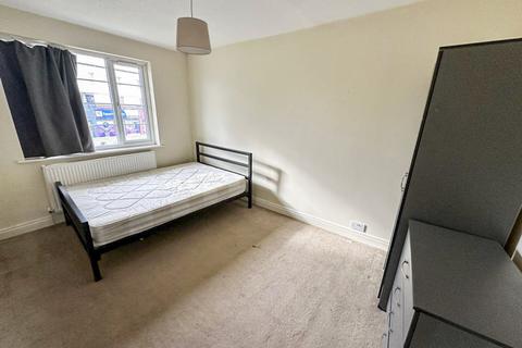 2 bedroom apartment to rent, Princes Drive, Warwick Court Princes Drive, HA1