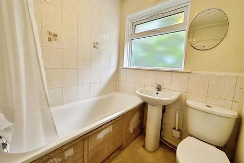 2 bedroom apartment to rent, Princes Drive, Warwick Court Princes Drive, HA1