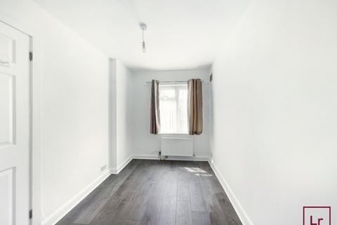 2 bedroom ground floor flat to rent, Northdown Close, Ruislip, HA4