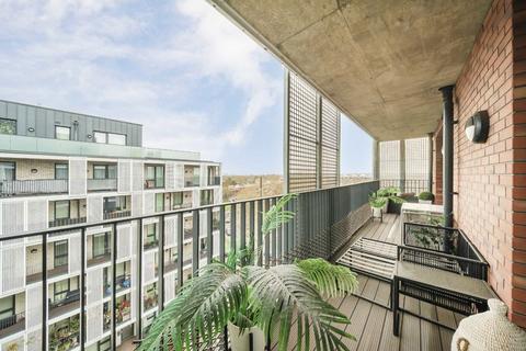 2 bedroom flat for sale, Chiswick High Road, London W4