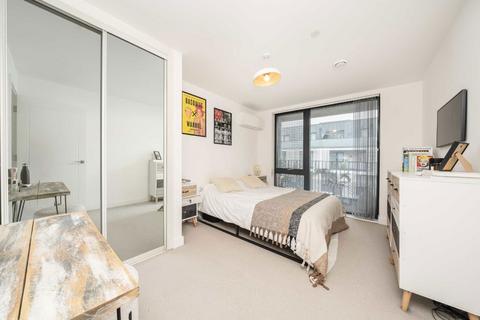 2 bedroom flat for sale, Chiswick High Road, London W4