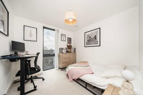 2 bedroom flat for sale, Chiswick High Road, London W4