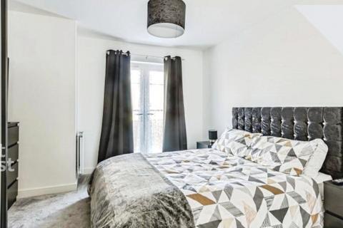 2 bedroom flat to rent, Daffodil Crescent Crawley RH10