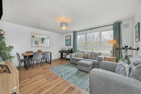 3 bedroom flat for sale, Brixton Hill, London, SW2