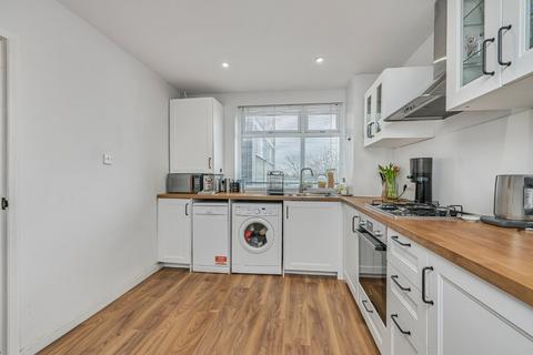 3 bedroom flat for sale, Brixton Hill, London, SW2