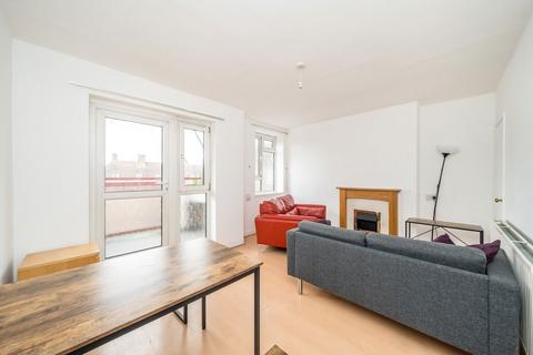 4 bedroom flat to rent, Marmont Road, London SE15