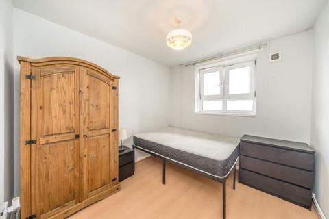 4 bedroom flat to rent, Marmont Road, London SE15