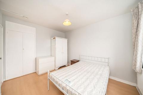 4 bedroom flat to rent, Marmont Road, London SE15