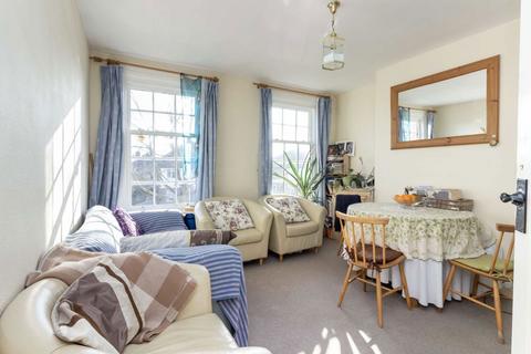 2 bedroom flat to rent, Friern Park, London N12