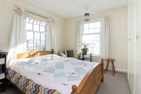 2 bedroom flat to rent, Friern Park, London N12