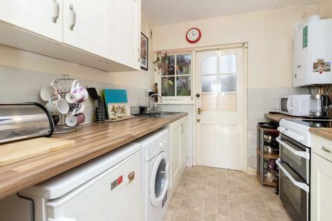 2 bedroom flat to rent, Friern Park, London N12