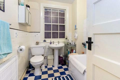 2 bedroom flat to rent, Friern Park, London N12