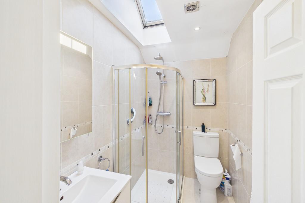 Bedroom 1 - en-suite