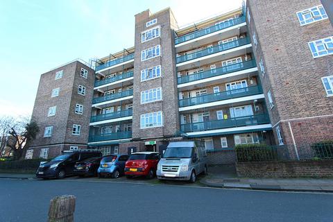 3 bedroom flat for sale, Tyneham Close, Battersea, SW11