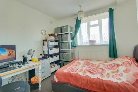 3 bedroom flat for sale, Tyneham Close, Battersea, SW11