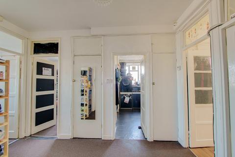3 bedroom flat for sale, Tyneham Close, Battersea, SW11