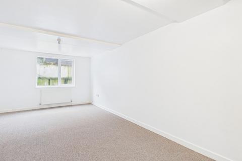 2 bedroom flat to rent, Manor Court, Tontine Street