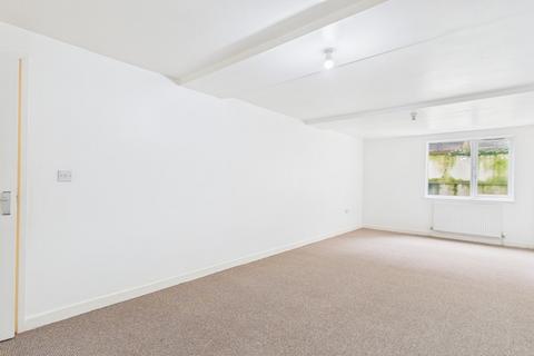 2 bedroom flat to rent, Manor Court, Tontine Street