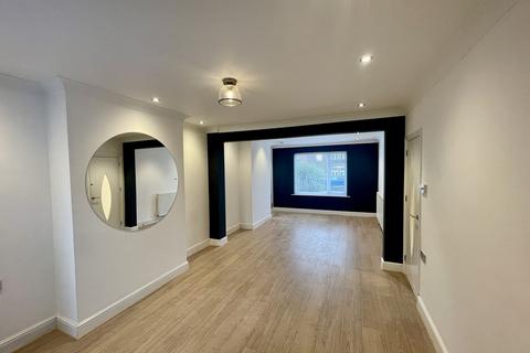 3 bedroom terraced house to rent, King Georges Avenue, Leiston