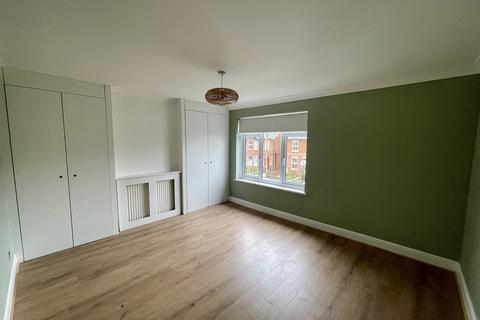 3 bedroom terraced house to rent, King Georges Avenue, Leiston
