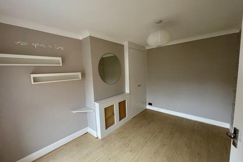 3 bedroom terraced house to rent, King Georges Avenue, Leiston