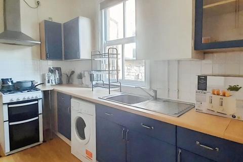4 bedroom terraced house to rent, Beaconsfield Road, Leicester