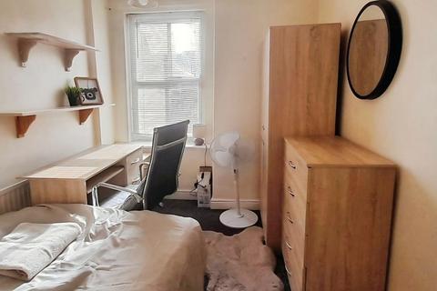 4 bedroom terraced house to rent, Beaconsfield Road, Leicester