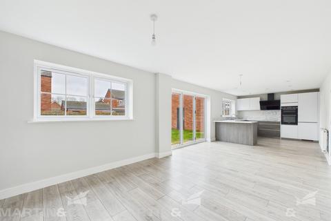 4 bedroom detached house for sale, Lapwing Close, Beckingham