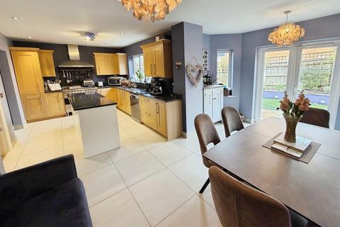 5 bedroom detached house for sale, Caspian Gardens, Westbury