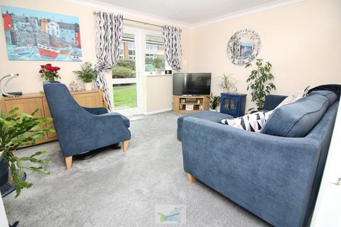 2 bedroom ground floor flat for sale, Floriston Gardens, New Milton