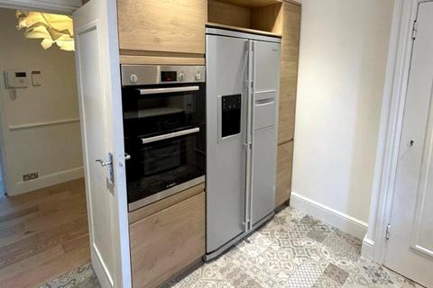 3 bedroom flat for sale, Ashley Court Frognal Lane Hampstead NW3