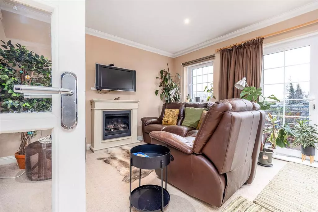 4 bedroom house for sale - Photo 5