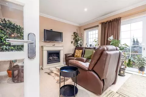 4 bedroom house for sale - Photo 4